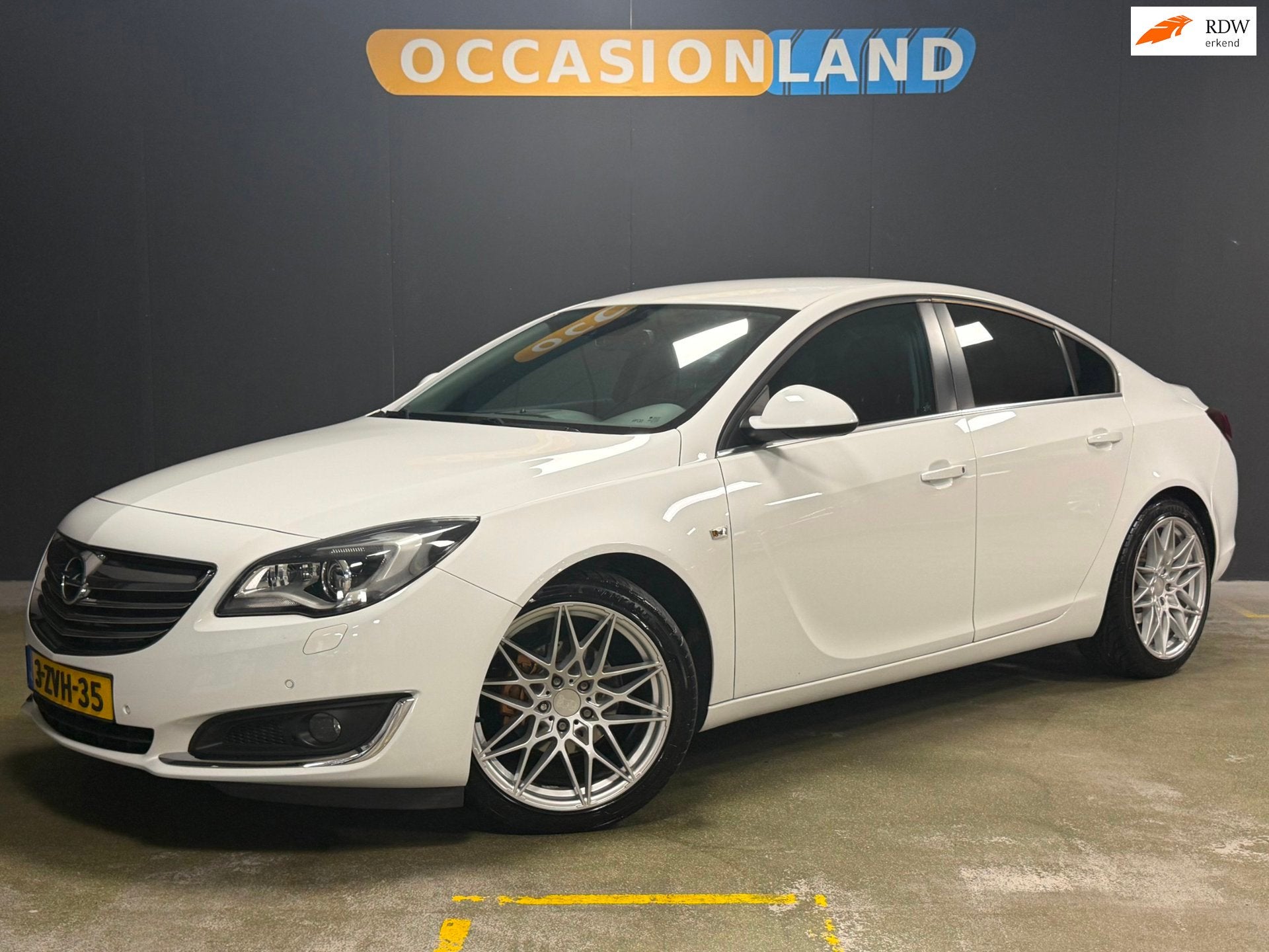Opel Insignia 1.6 T Edition AUT|19INCH|XENON|LEDER|STUURW+ST, Auto's, Parkeersensor, Gebruikt, 4 cilinders, Wit