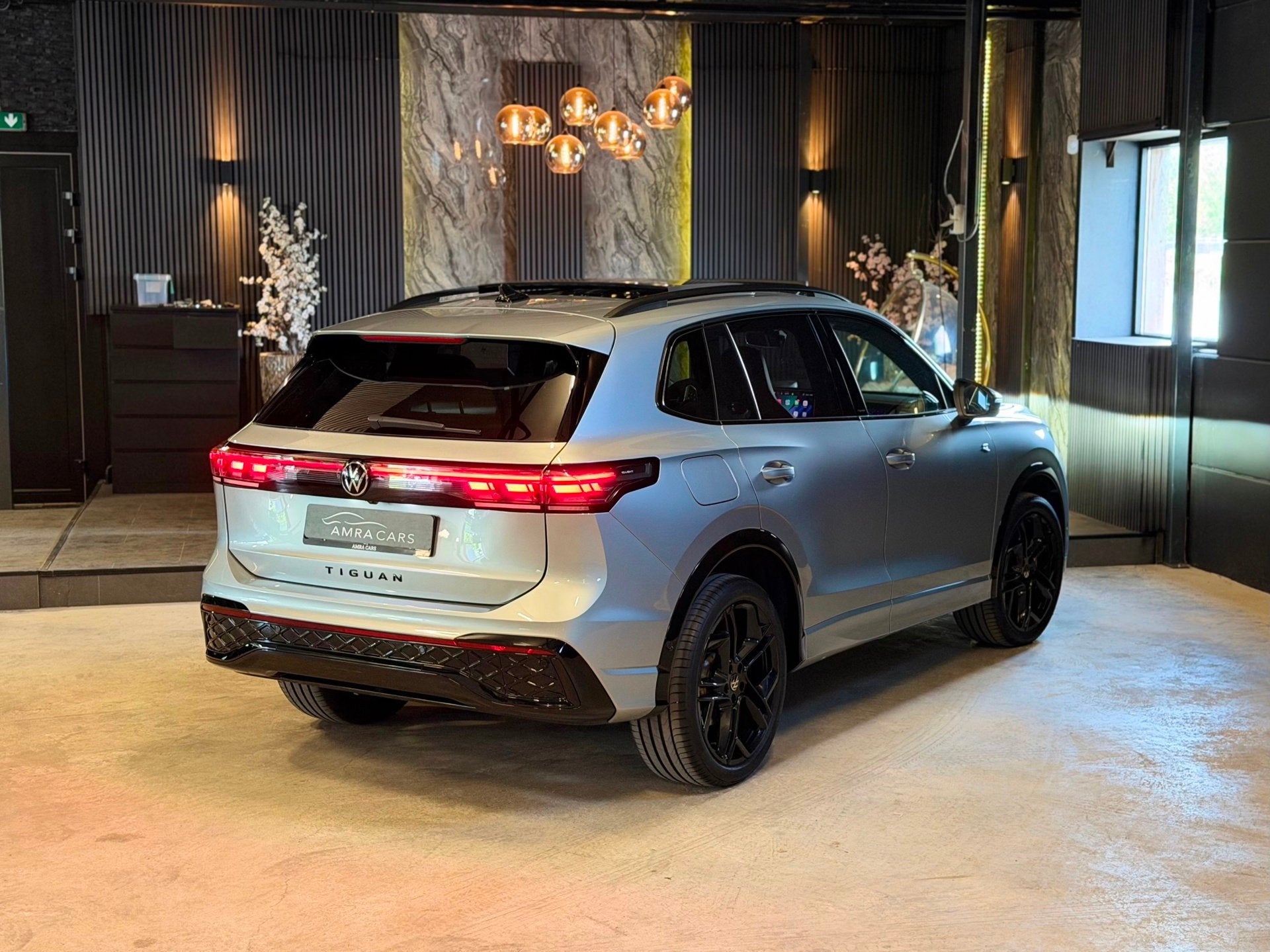 Volkswagen Tiguan 1.5 eHybrid 3X R-LINE|Pano|Full options, Auto's, Volkswagen, Stof, 150 pk, Origineel Nederlands, Hybride Elektrisch/Benzine