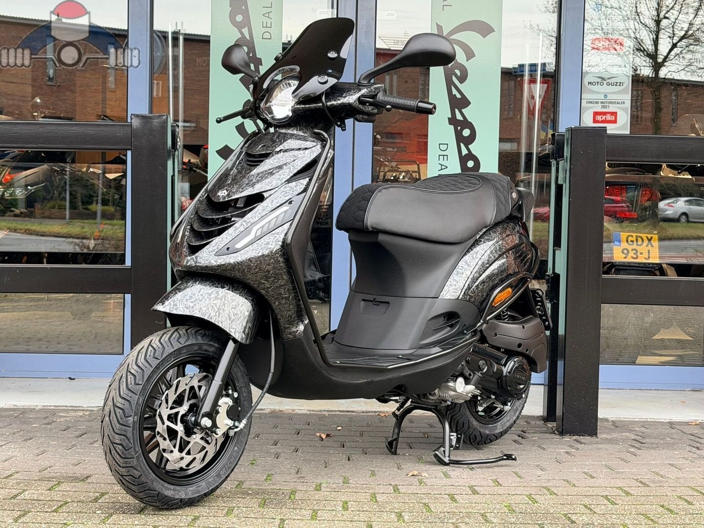 Nieuwe Piaggio Zip Forged Carbon,Alpha Matrix Led, Akrapovic