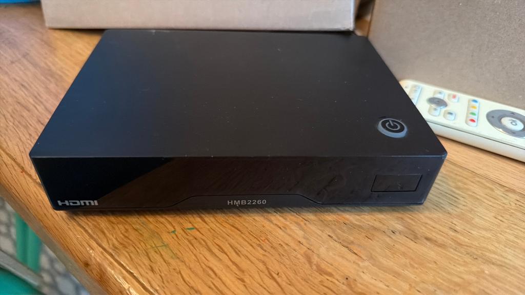 HDMI tv kastje van KPN met afstandsbediening, Ophalen of Verzenden