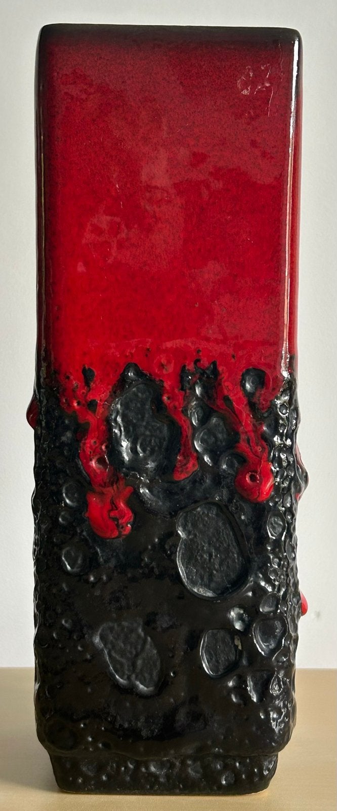 Vintage fatlava 1970s vaas Jopeko Germany rood zwart, Antiek en Kunst, Antiek | Vazen, Verzenden