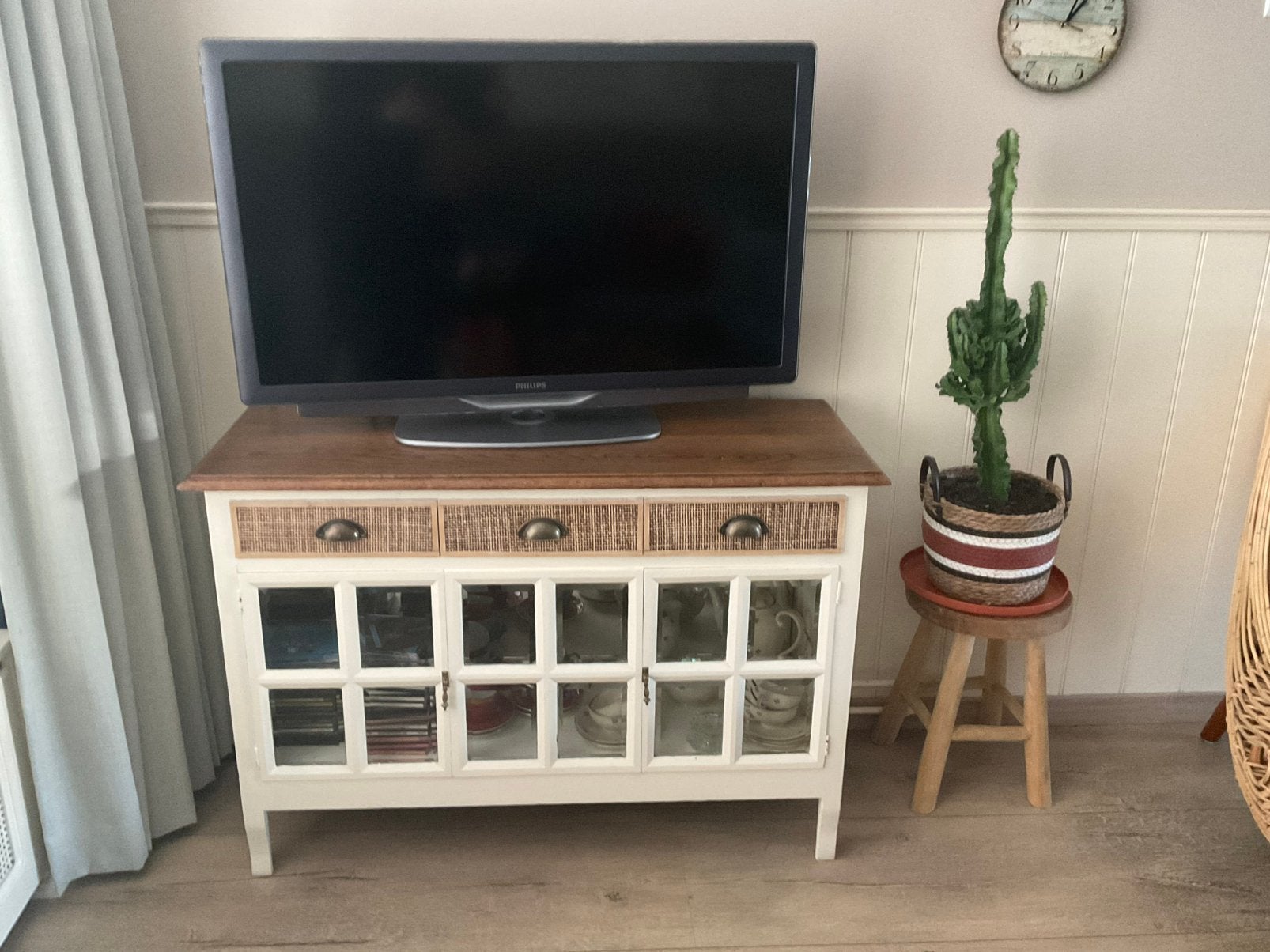 Mooie oude dressoir/ tv kast met geslepen ruitjes, Ophalen