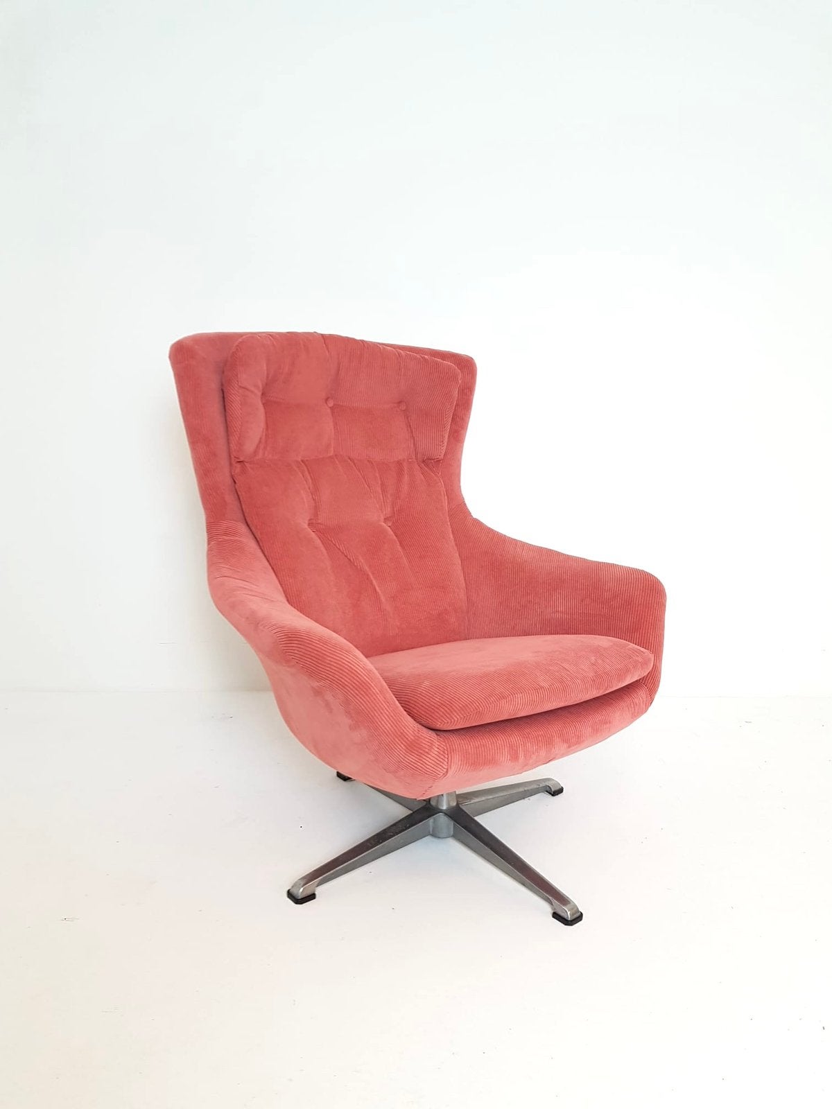 Vintage roze draaifateuil | nieuw gestoffeerd roze rib, Ophalen of Verzenden, Zo goed als nieuw, 50 tot 75 cm