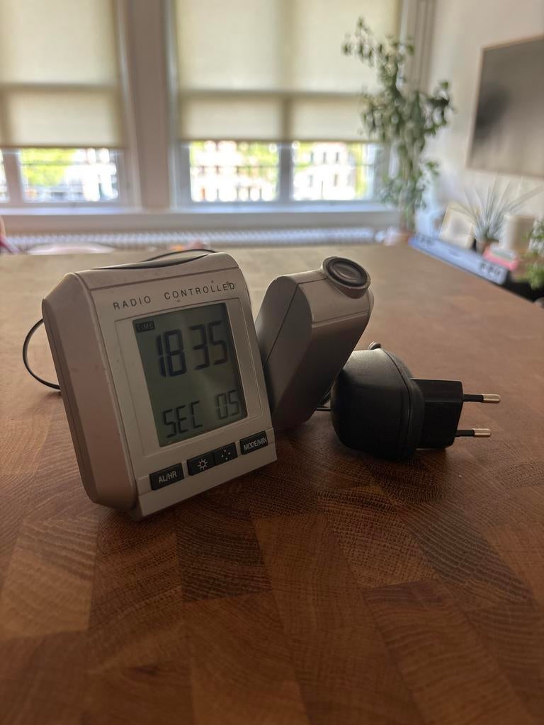 Technoline WT-535 Radio Controlled Wekker met Projectie, Ophalen of Verzenden, Zo goed als nieuw, Digitaal