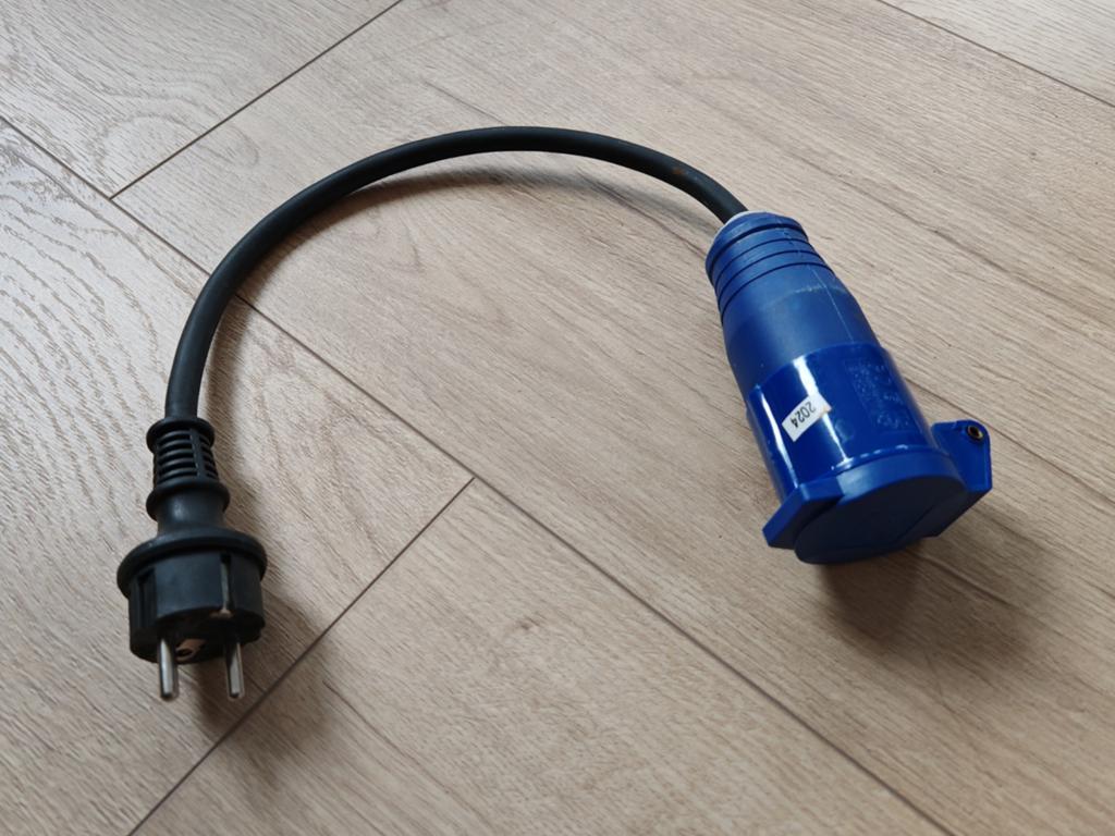 Adapter / Verloopstekker CEE 16A naar Schuko (200-250V), Caravans en Kamperen, Ophalen of Verzenden, Gebruikt