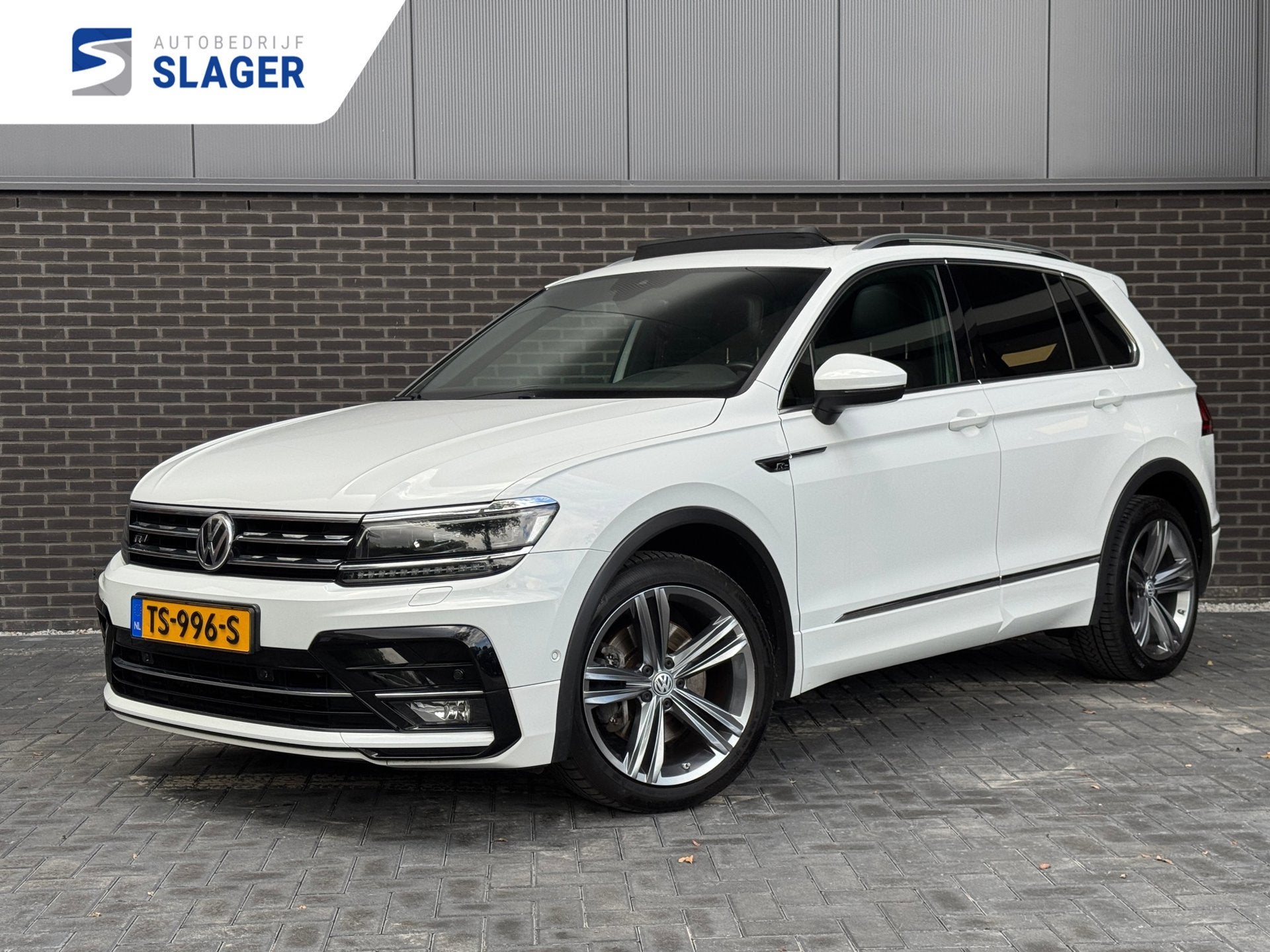 Volkswagen Tiguan 2.0 TSI 4Motion Highline | R-line| Pano |, Auto's, Automaat, Gebruikt, Euro 6, 4 cilinders
