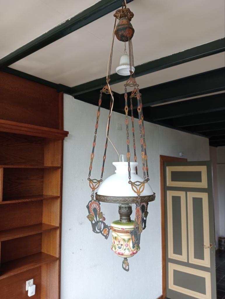 Antieke olielamp / hanglamp met porseleinen reservoir, Ophalen