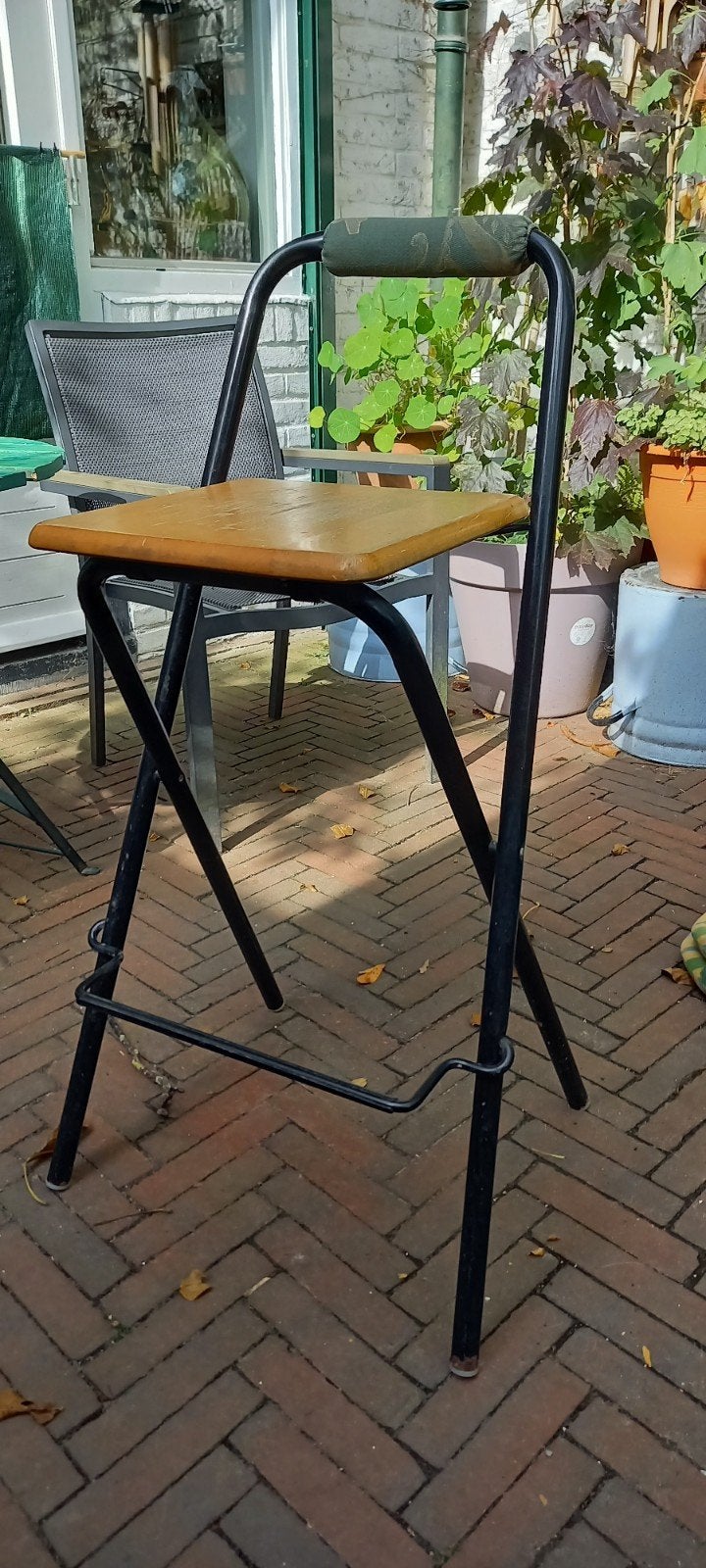 stevige, inklapbare hoge kruk, barkruk Ikea Dennis, Huis en Inrichting, Ophalen, Gebruikt, 60 tot 90 cm, 1 kruk