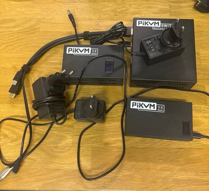 PiKVM V4 Plus, V4 Mini en Multiport Extender Set, Ophalen of Verzenden, Gebruikt