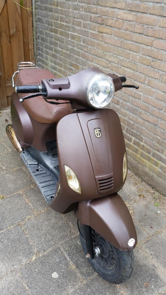 Riva Scooter Titanium Goud 25 km 2016 met 4000km, Gebruikt, Benzine, Ophalen, Overige merken