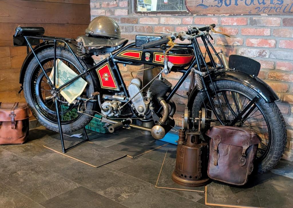 oldtimer motorfiets, 1 cilinder, 175 cc