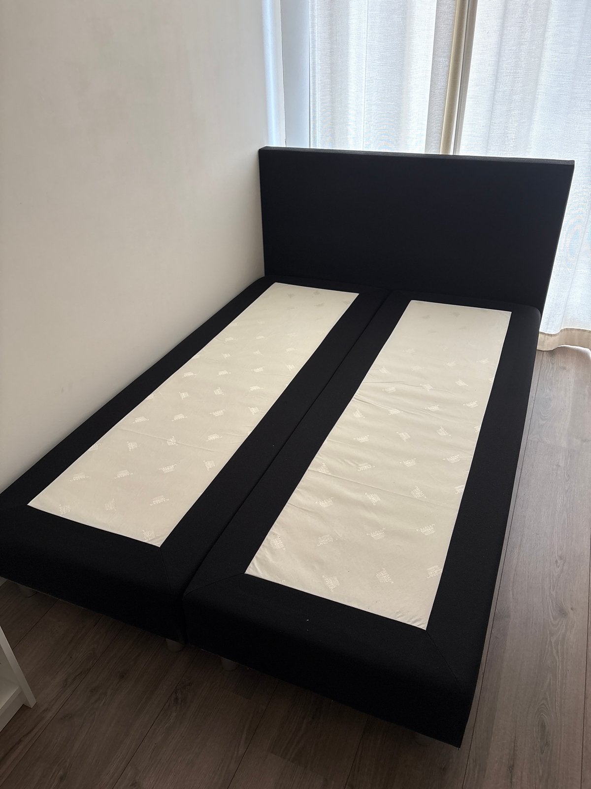 Zwart bedonderstel twijfelaar 140x200 met hoofdbord, Ophalen, Gebruikt, Zwart, 140 cm