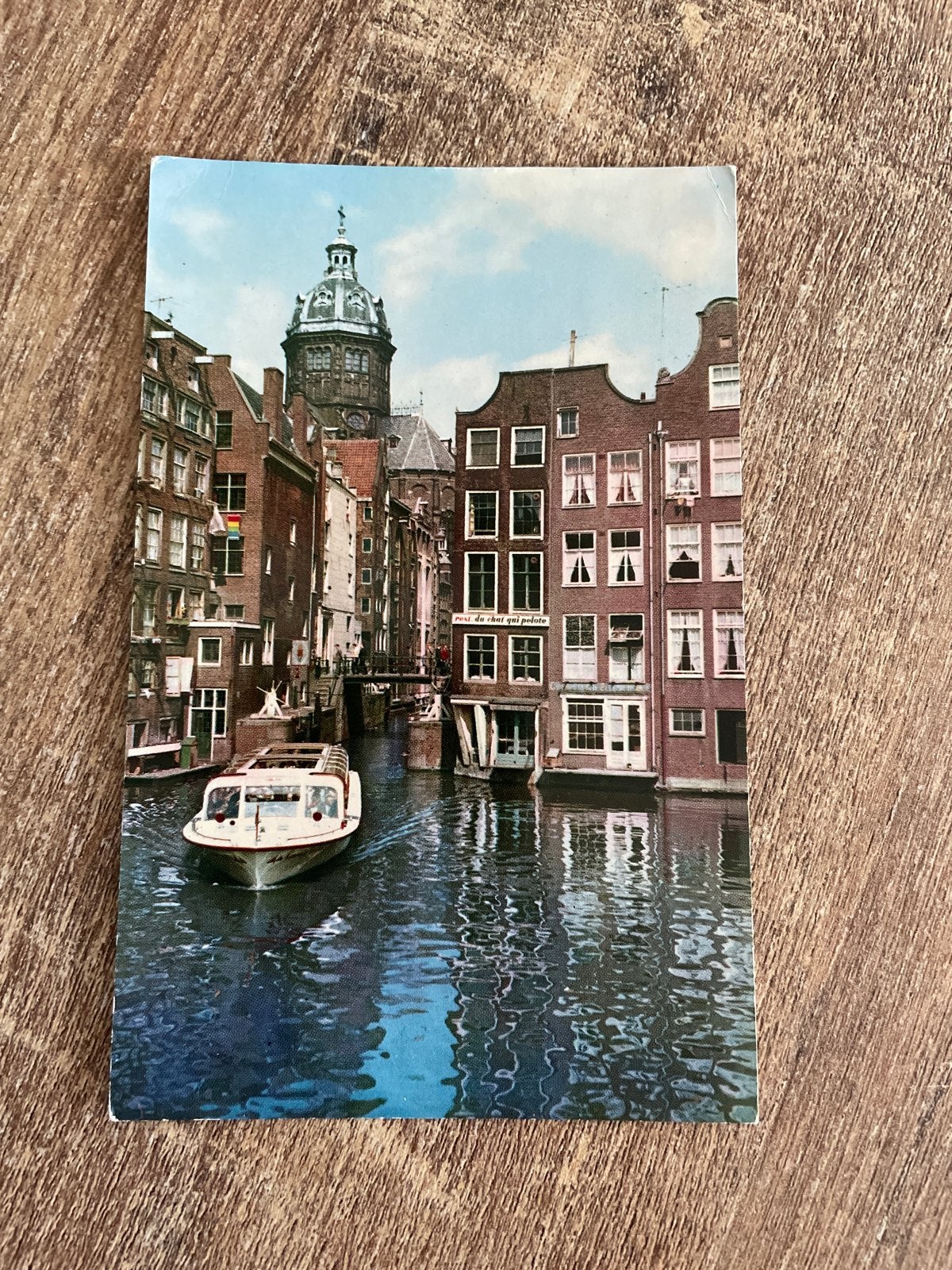 Vintage Ansichtkaart Amsterdam Gracht met Boot (1960), Ophalen of Verzenden, 1940 tot 1960, Gelopen, Noord-Holland