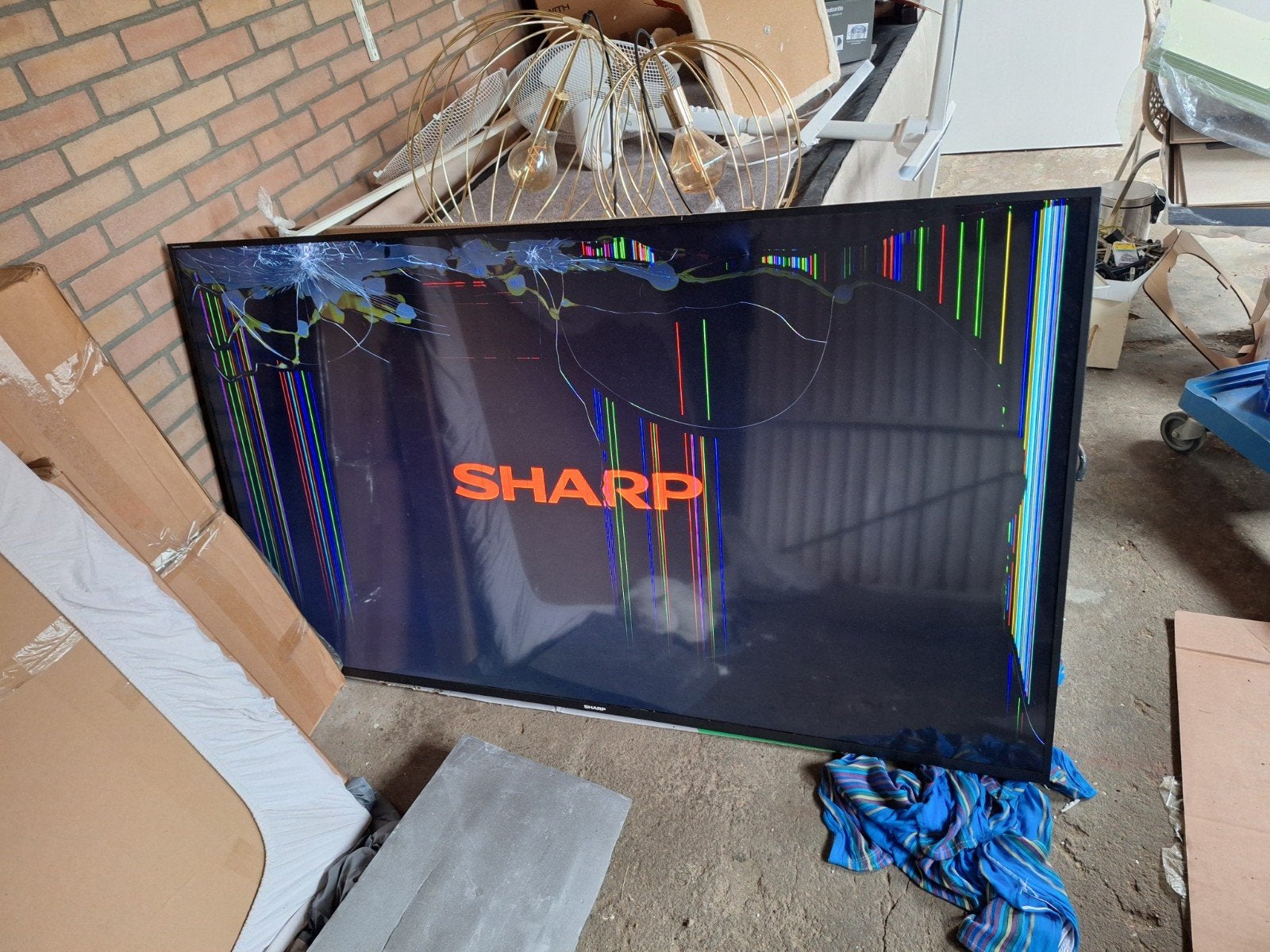 70 inch Sharp Smart Tv met beschadiging, Ophalen, Gebruikt, 50 Hz, 100 cm of meer