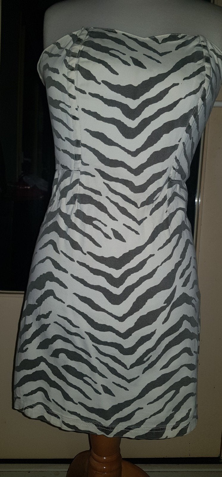 Zwart wit strapless jurkje XS, Zwart, Ophalen of Verzenden, Knielengte, Maat 34 (XS) of kleiner