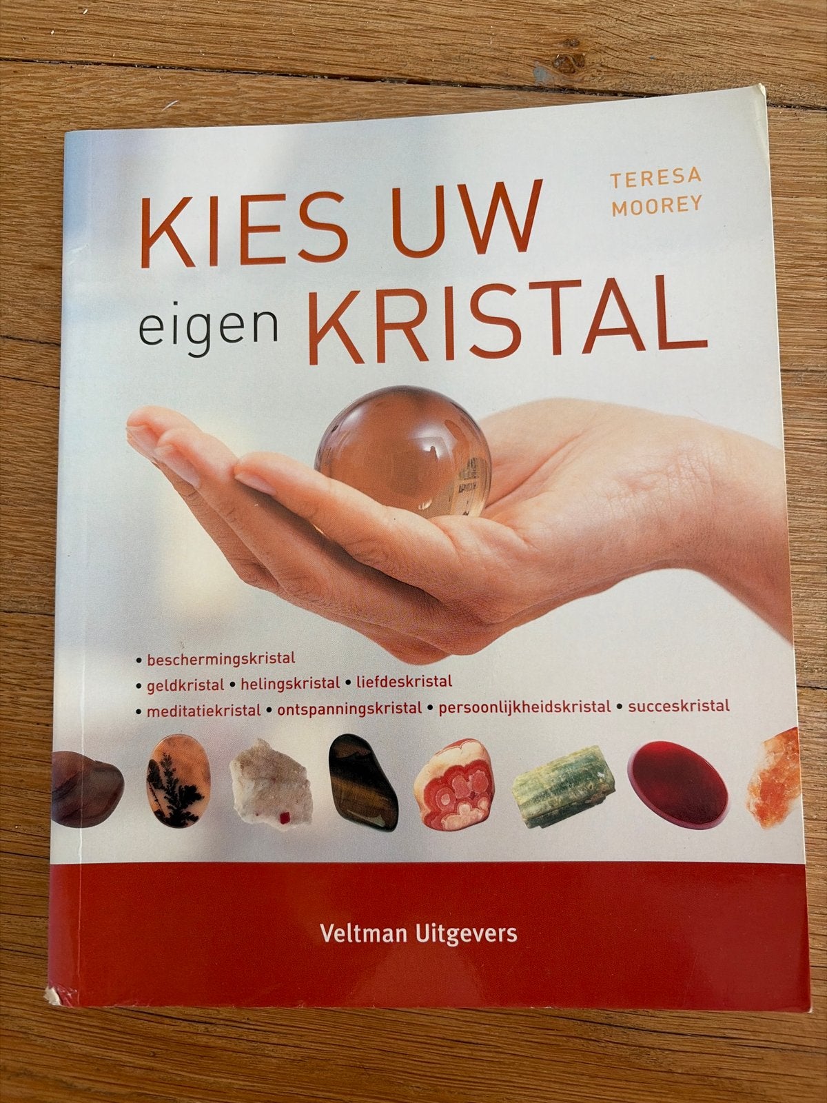 Kies Uw Eigen Kristal - Teresa Moorey, Boeken, Ophalen of Verzenden, Zo goed als nieuw, Spiritualiteit algemeen, Achtergrond en Informatie