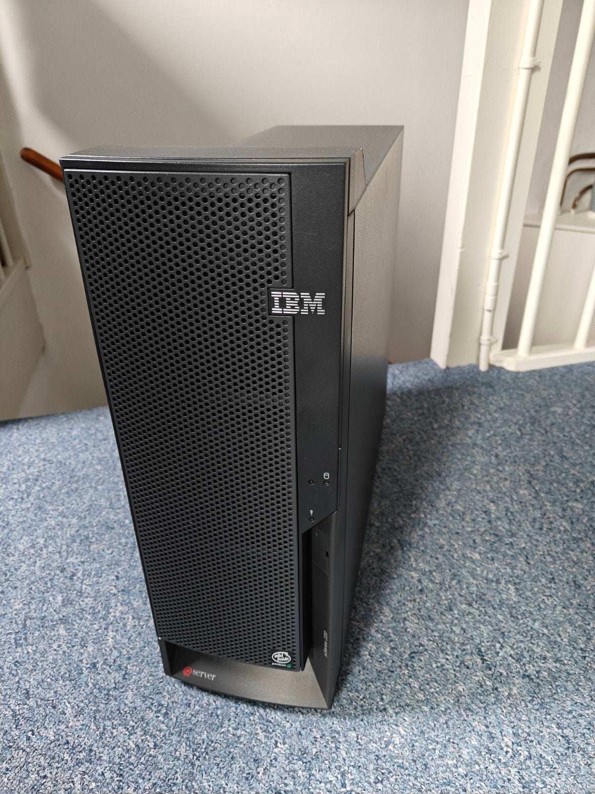 IBM eServer xSeries 220 Pentium III Server, Computers en Software, Ophalen, IBM