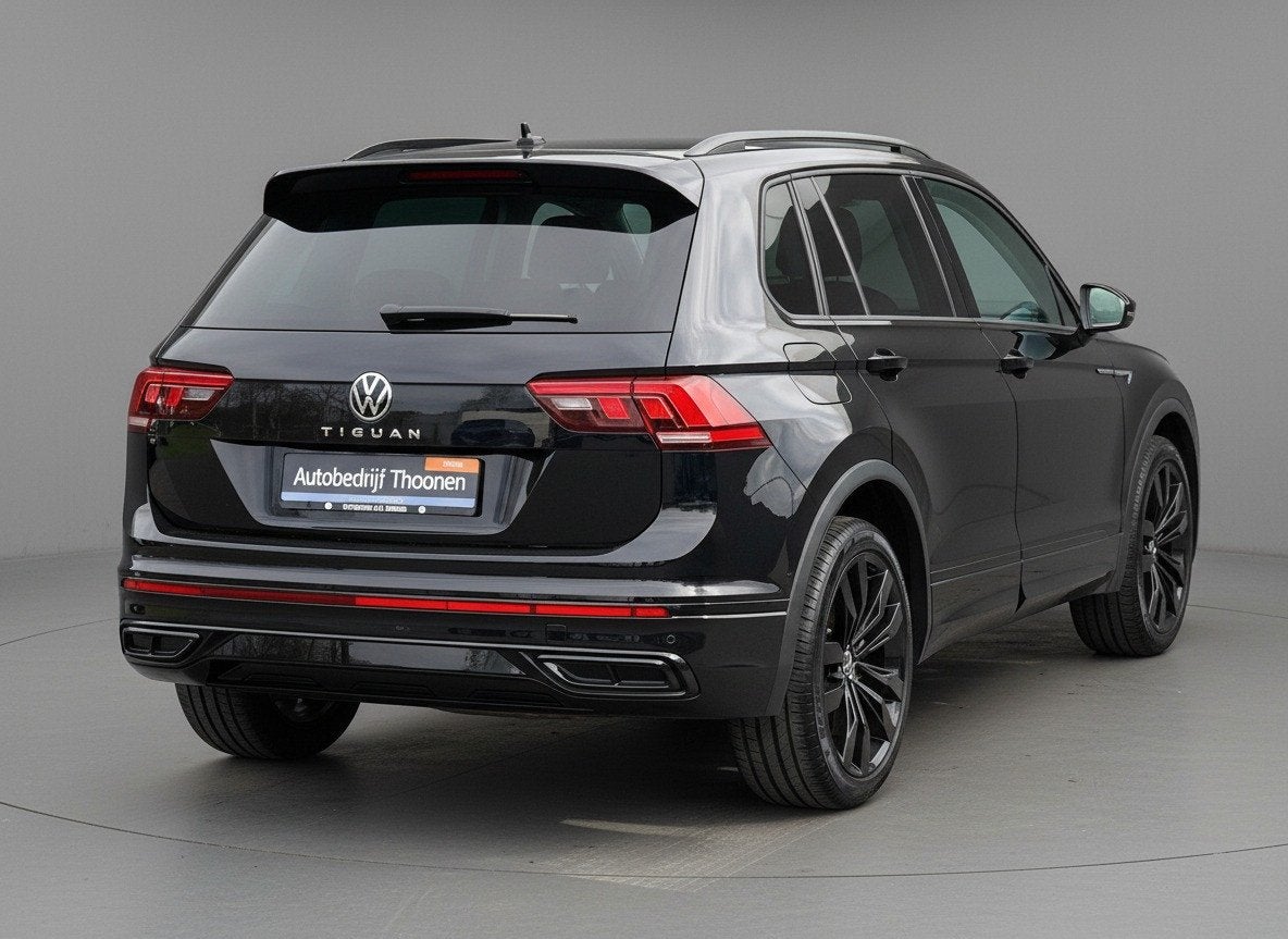 Volkswagen Tiguan 1.5 150pk DSG R-Line Business+ Black Style, Dealer onderhouden, Stof, 150 pk, Zwart