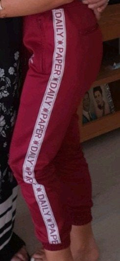 Daily paper joggingbroek maat xs bordeaux rood broek, Verzenden, Daily Paper, Zo goed als nieuw, Maat 34 (XS) of kleiner
