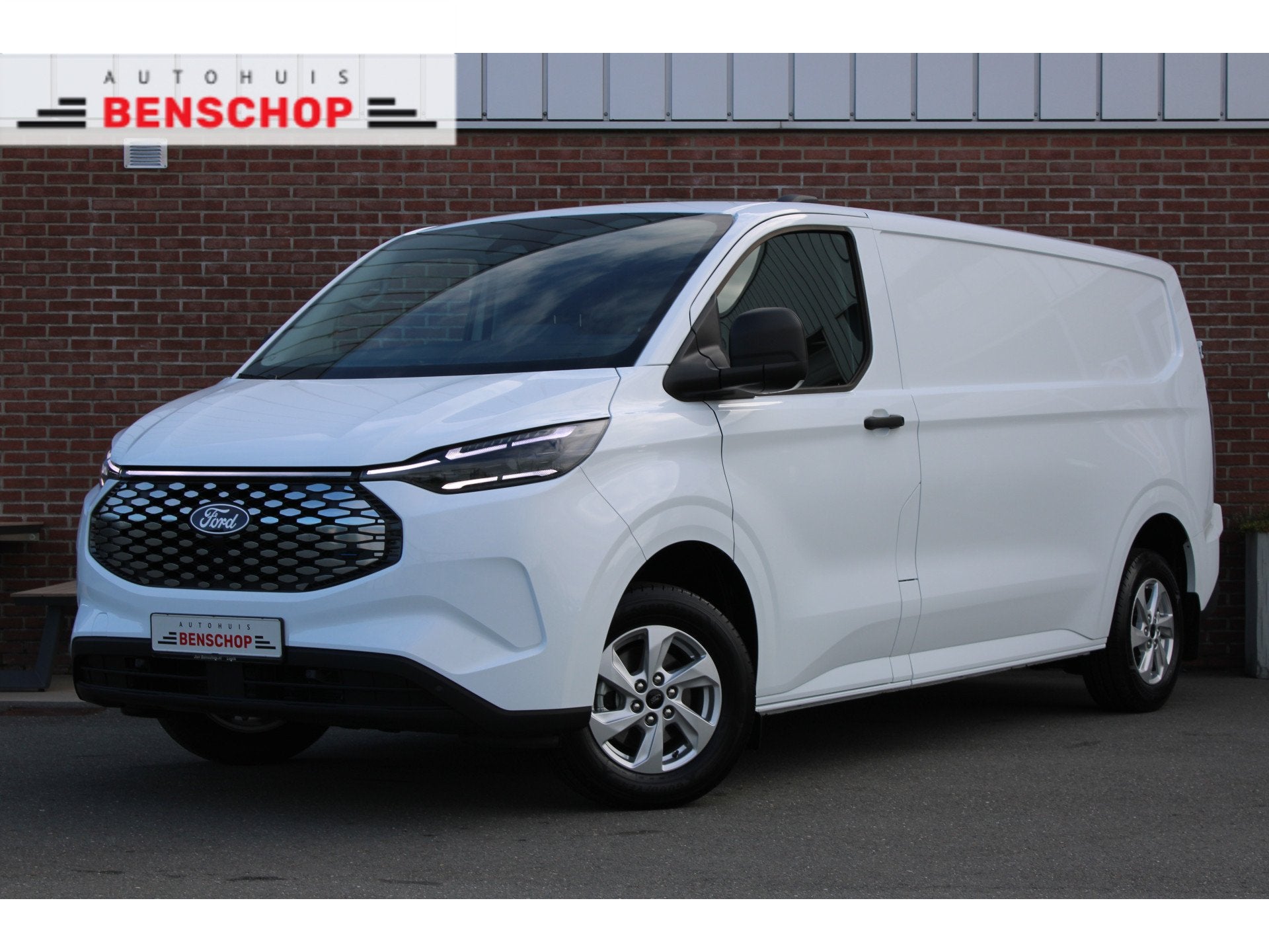 Ford E-Transit Cust. 340 L2H1 Trend 71 kWh |CAMERA|STUUR+STO, Automaat, Gebruikt, Zwart, 71 kWh