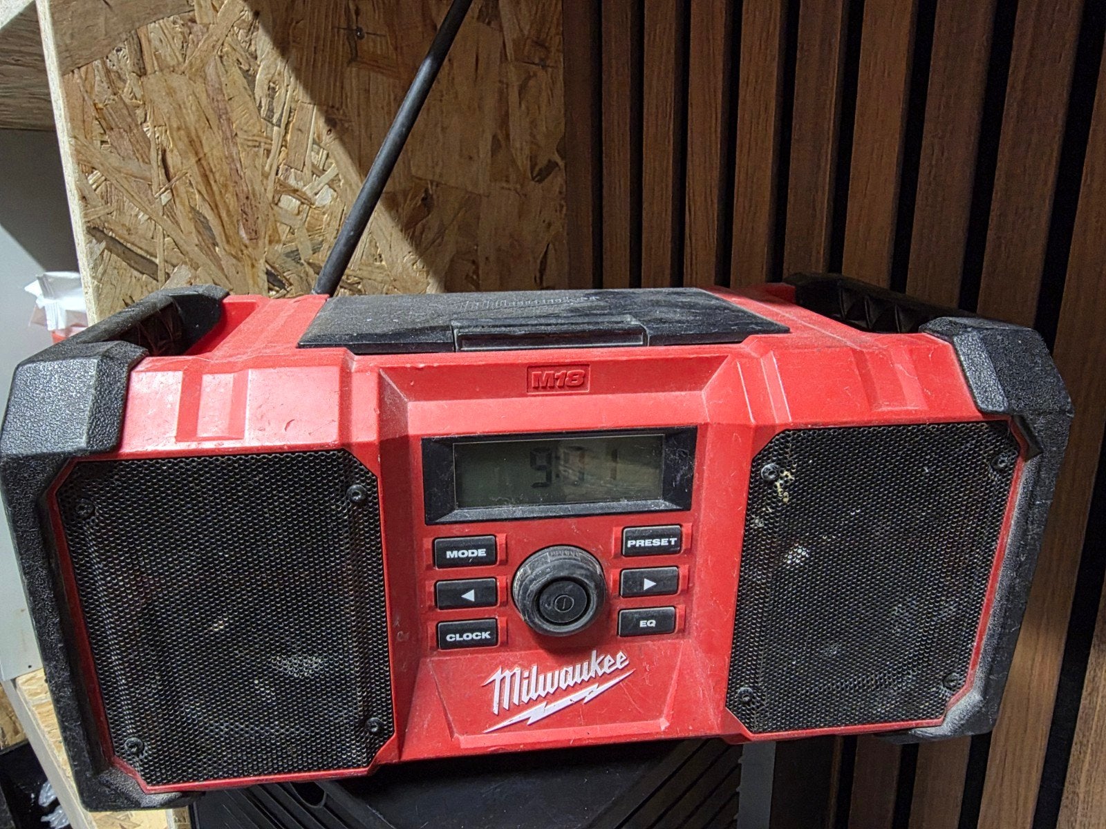 Milwaukee M18 JSR Bouwradio - Robuust en Draagbaar, Ophalen, Gebruikt, Bouwradio