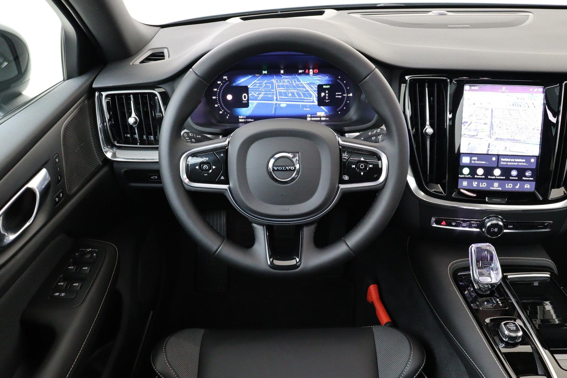 Volvo V60 T8 PLUG-IN HYBRID AWD PLUS DARK -PANO.DAK|HARMAN/K, Auto's, Volvo, Automaat, 12 maanden, Stof, Gebruikt