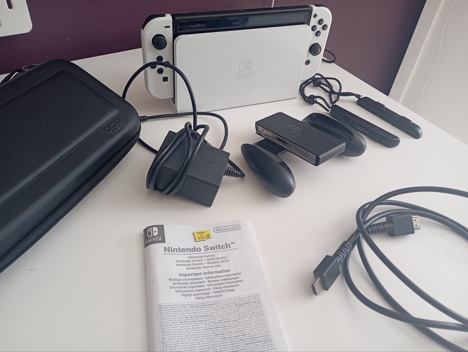 Nintendo Switch OLED met 256GB SD kaart, Spelcomputers en Games, Spelcomputers | Nintendo Switch, Ophalen of Verzenden, Zo goed als nieuw
