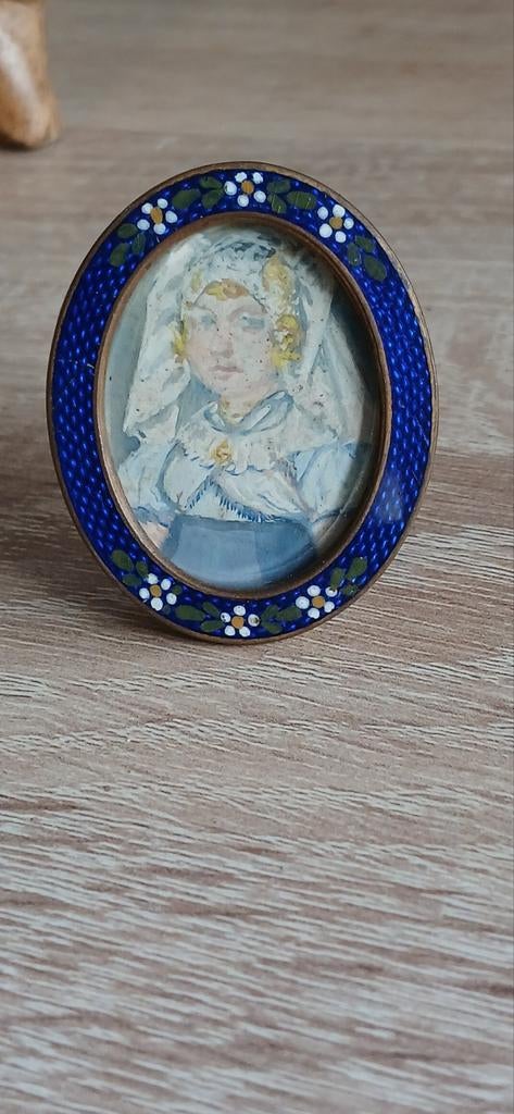 Antiek Medaillon hanger op staander, Antiek en Kunst, Ophalen of Verzenden