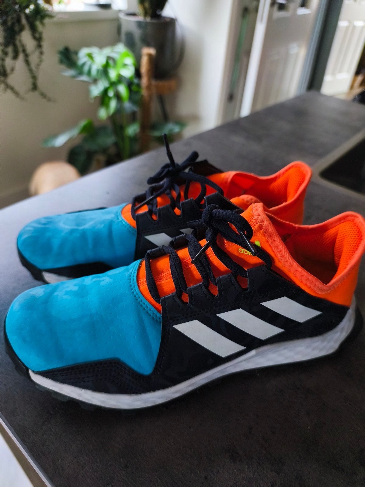 Korfbal schoenen veld, Ophalen of Verzenden, Zo goed als nieuw, Zwart, Sneakers of Gympen