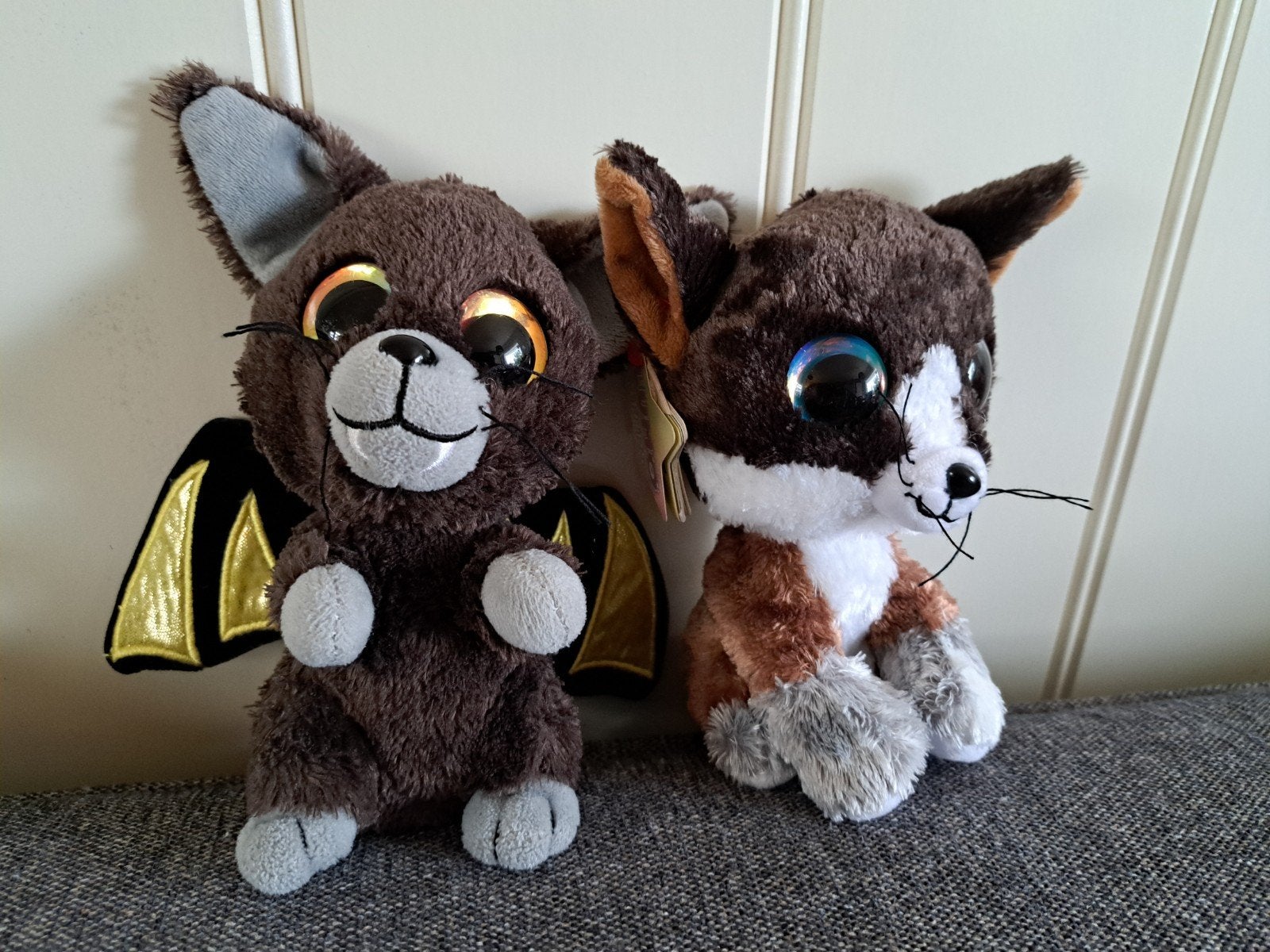 Set van 2 knuffels: Halloween vleermuis en boskat (17cm), Kinderen en Baby's, Speelgoed | Knuffels en Pluche, Gebruikt, Overige typen