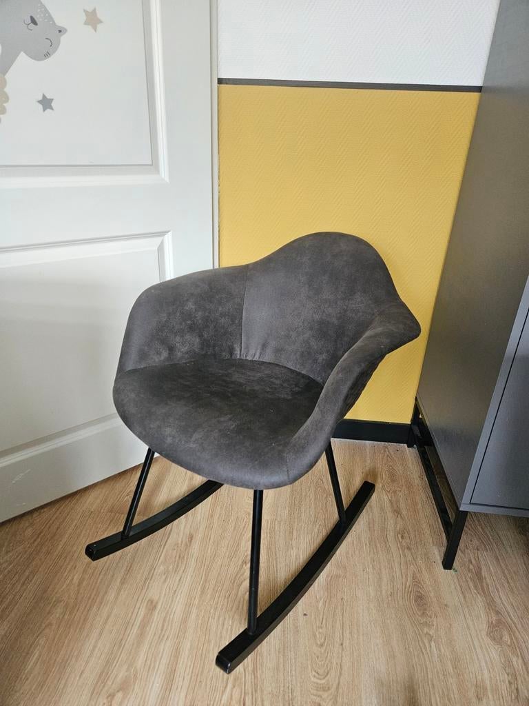 Kuip schommelstoel, Ophalen, Zo goed als nieuw, Grijs, Eén