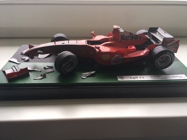 Ferrari F248 - Schumacher - 2006 - Dioramacrash GP Australie, Ophalen, Zo goed als nieuw, Auto, Hot Wheels