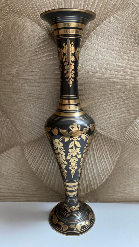 Mooie Indiaase Vaas met goudkleurige motieven, Overige materialen, Gebruikt, Zwart, Ophalen of Verzenden