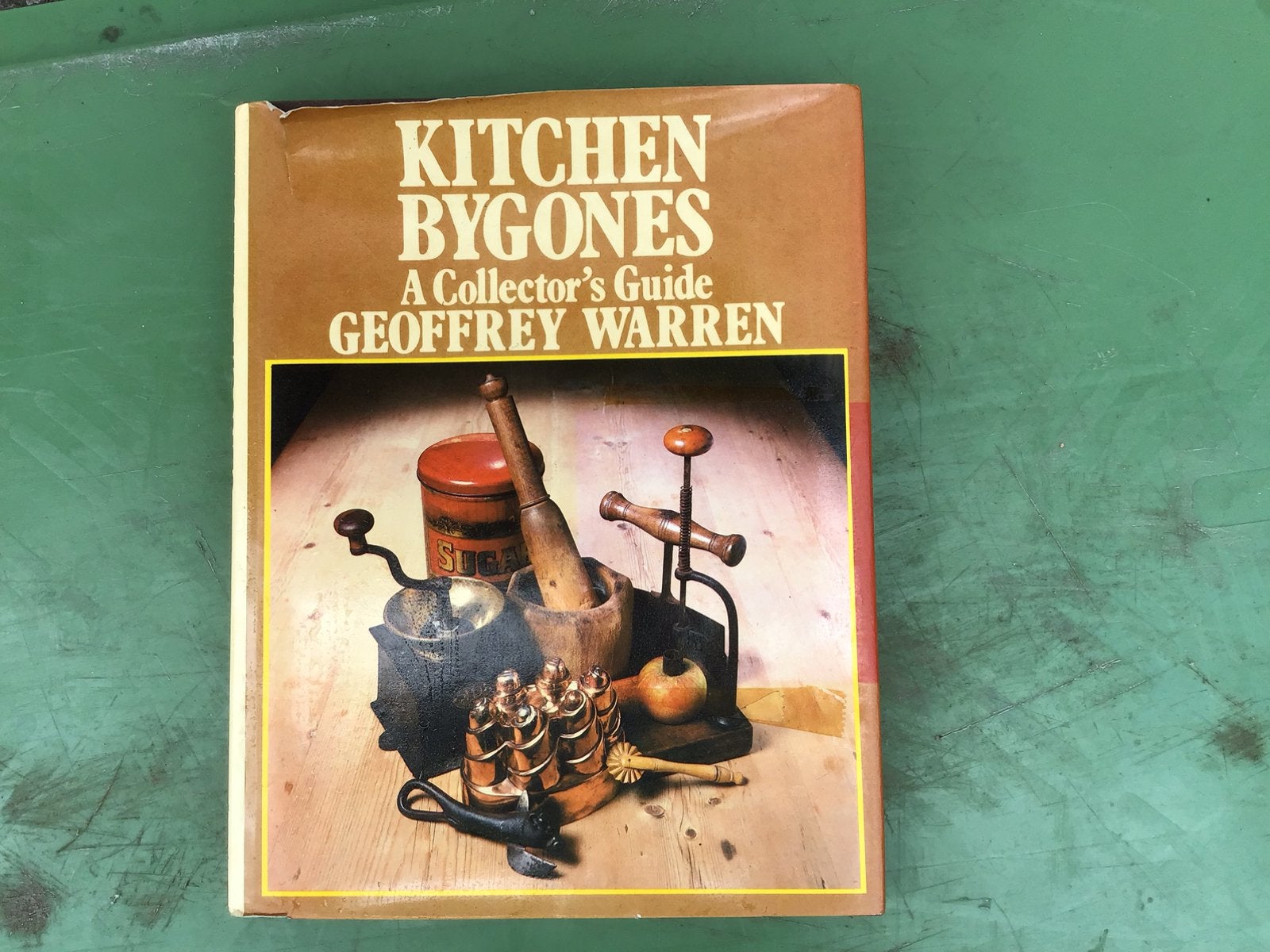 Kitchen bygones geoffrey warren,antiek keuken gereedschap, Antiek en Kunst, Ophalen of Verzenden