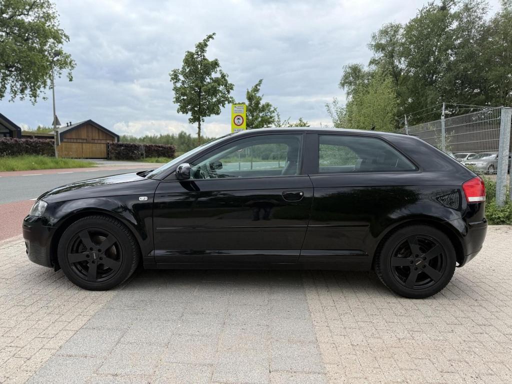 Audi A3 1.8 TFSI Attraction Pano Airco Xenon Stoelverwarming, Auto's, Audi, Voorwielaandrijving, 4 cilinders, Leder en Stof, Zwart