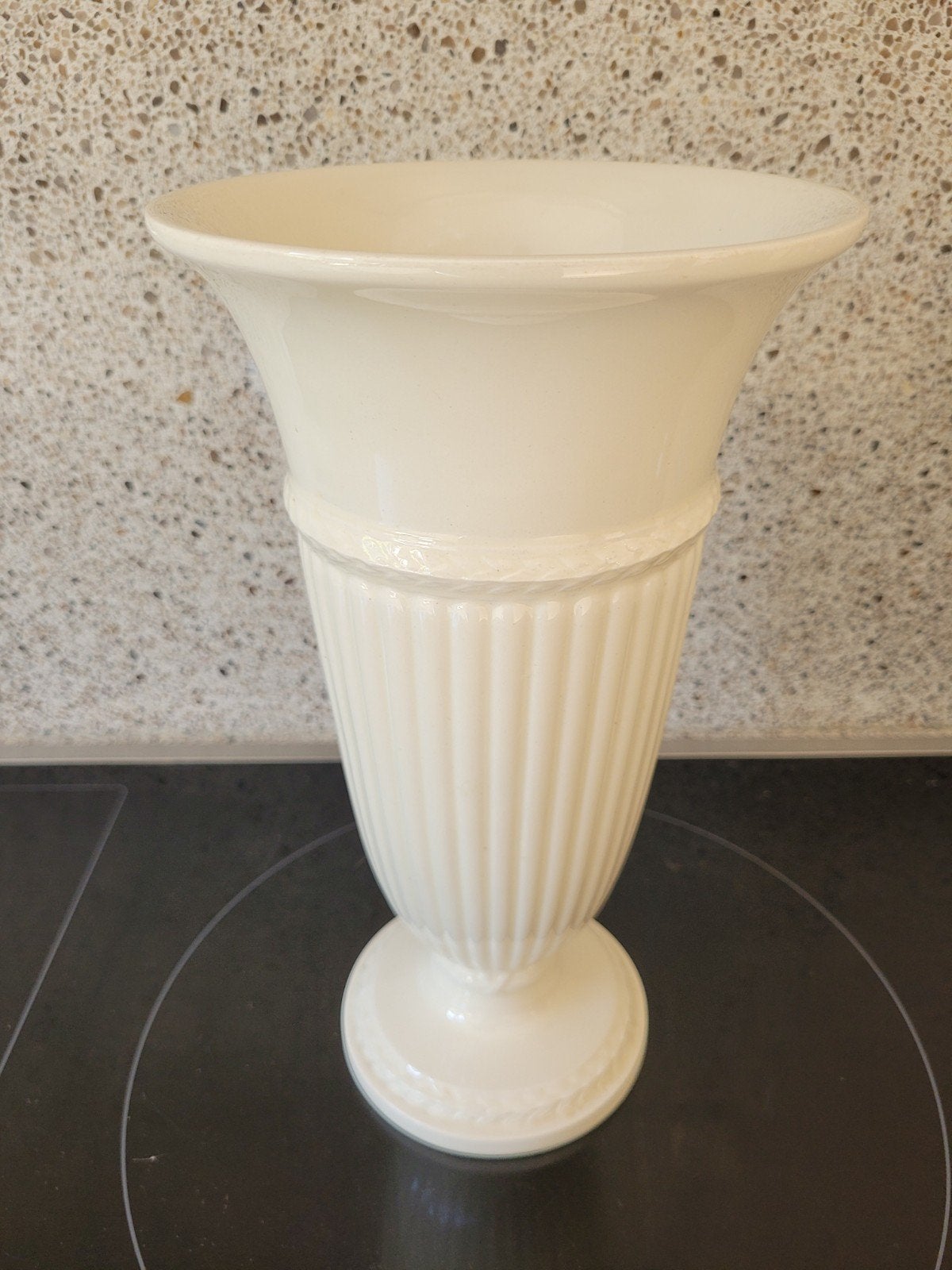 Wedgwood Barlaston Etruria vaas, crème, Made in England Edme, Ophalen of Verzenden