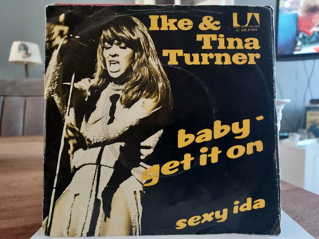 7" Single Ike & Tina Turner - Baby Get It On / Sexy Ida, Gebruikt, 7 inch, Ophalen of Verzenden, Pop