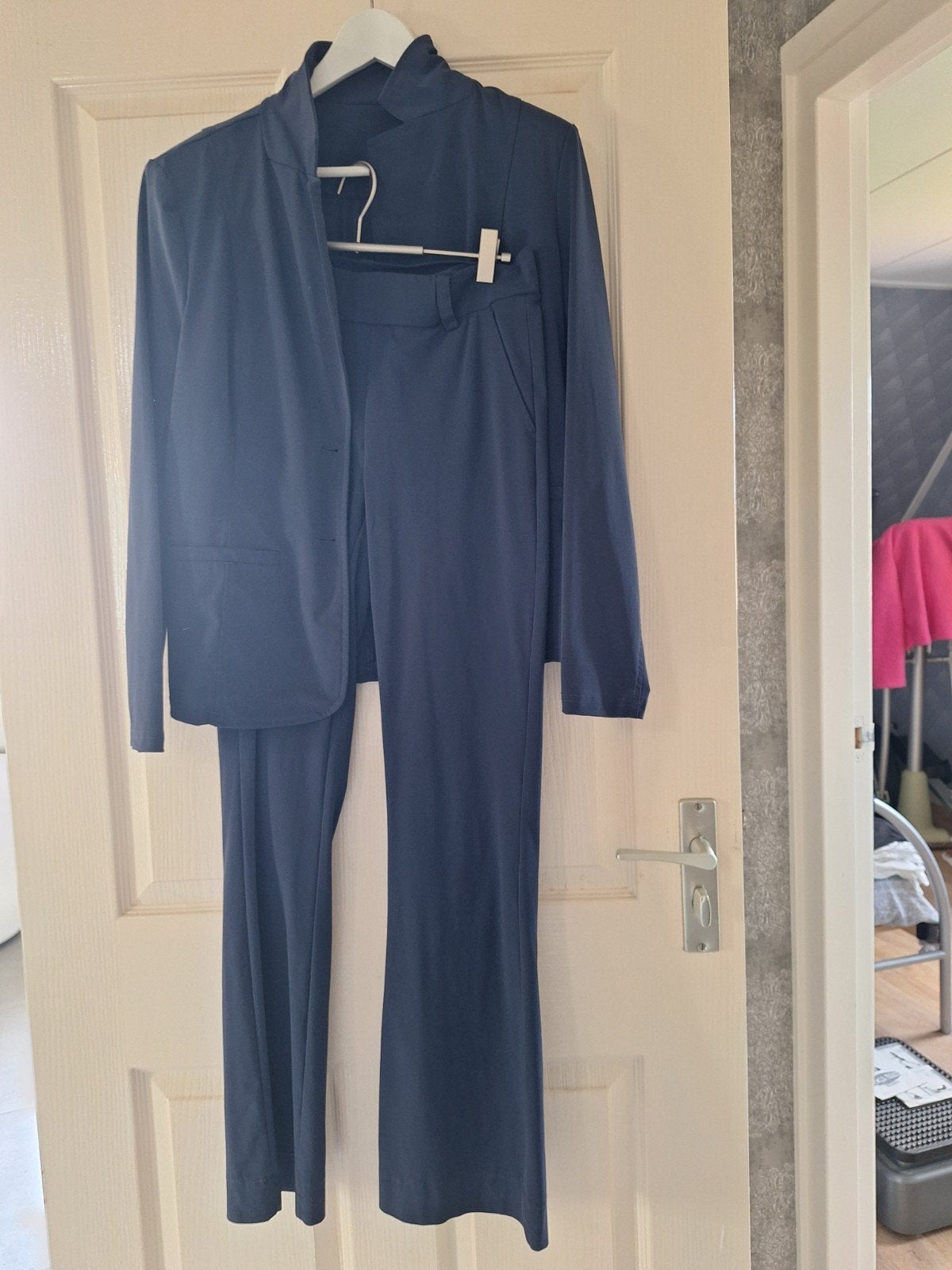 Mooi pak van Nicolette Kluivert donker blauw, Ophalen of Verzenden, Zo goed als nieuw, Blauw
