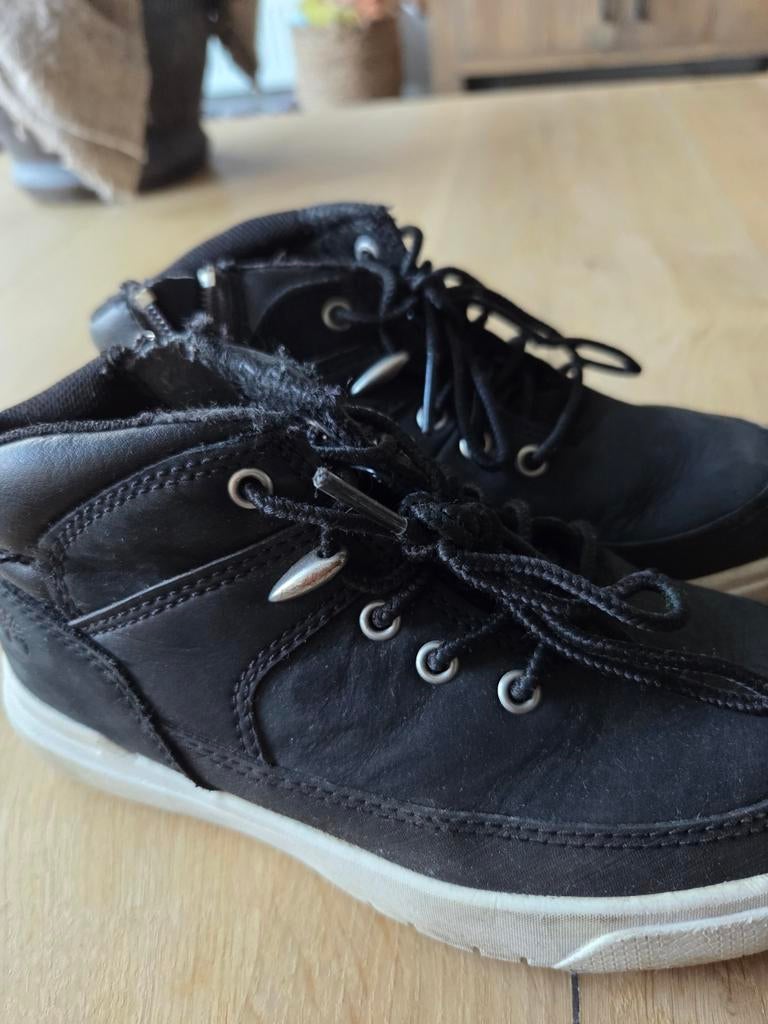 Zwarte stoere lage sneakers maat 29 zo goed als nieuw, Ophalen of Verzenden, Zo goed als nieuw, Jongen of Meisje, Schoenen