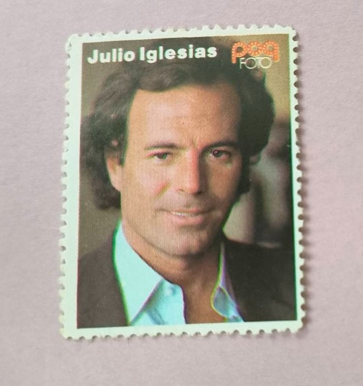 Popfoto zegel Julio Iglesias, Ophalen of Verzenden, Nieuw, Foto of Kaart