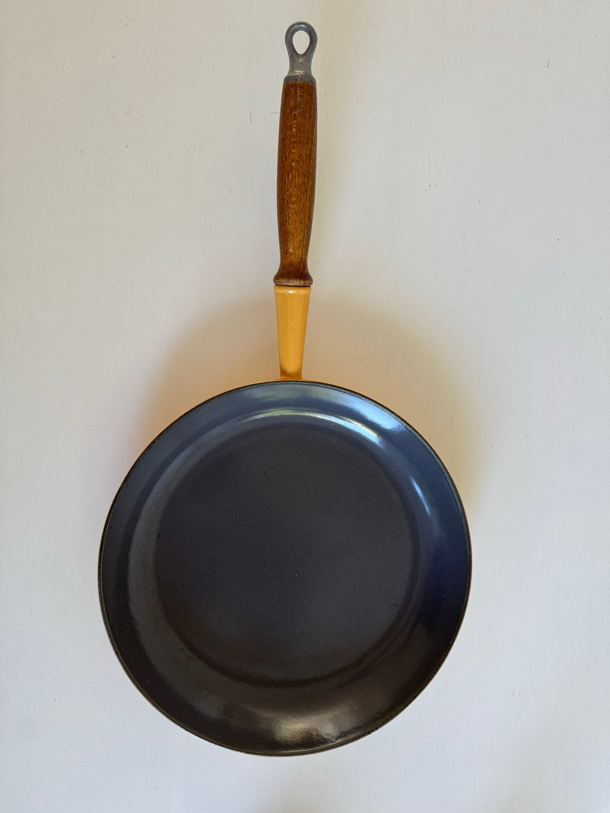 Le Creuset Koekenpan 29 cm- Gietijzer, geel, houten handvat, Koekenpan, Gebruikt, Gietijzer, Le Creuset