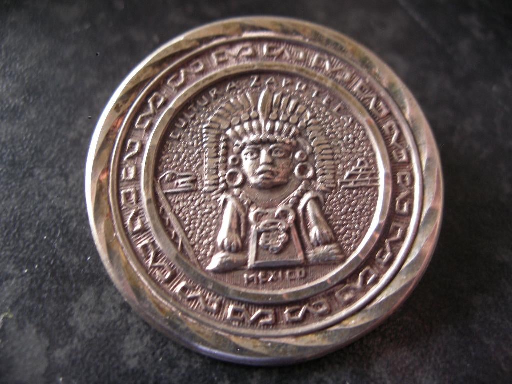 Een mooie Oude Zilveren Azteken Kalender Broche/hanger, Sieraden, Tassen en Uiterlijk, Antieke sieraden, Verzenden, Zilver, Broche
