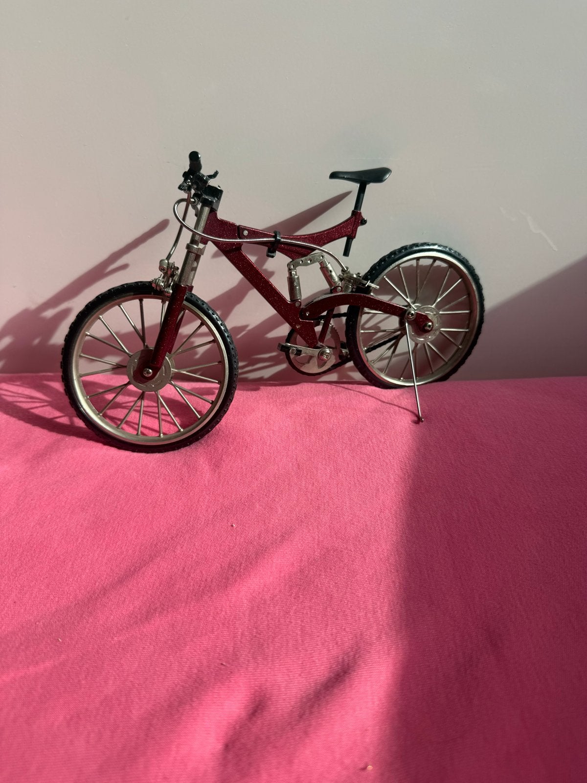 Miniatuur fiets model - Mountainbike in zeer goede staat, 1:50 of kleiner, Overige typen, Zo goed als nieuw, Ophalen