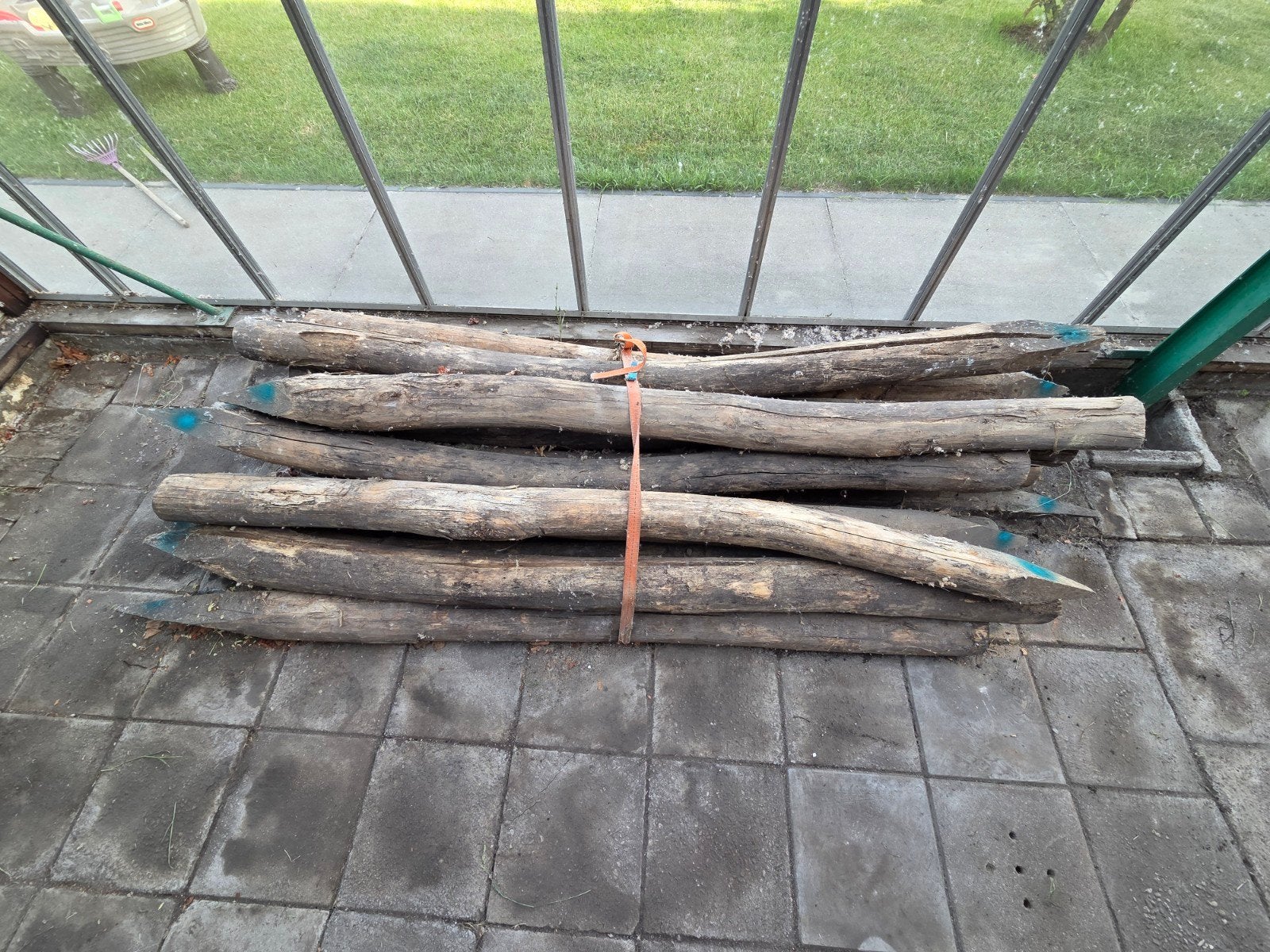 17x kastanje houten palen 11/13cm x 2 meter lang, Ophalen, Gebruikt, 180 tot 250 cm, Palen