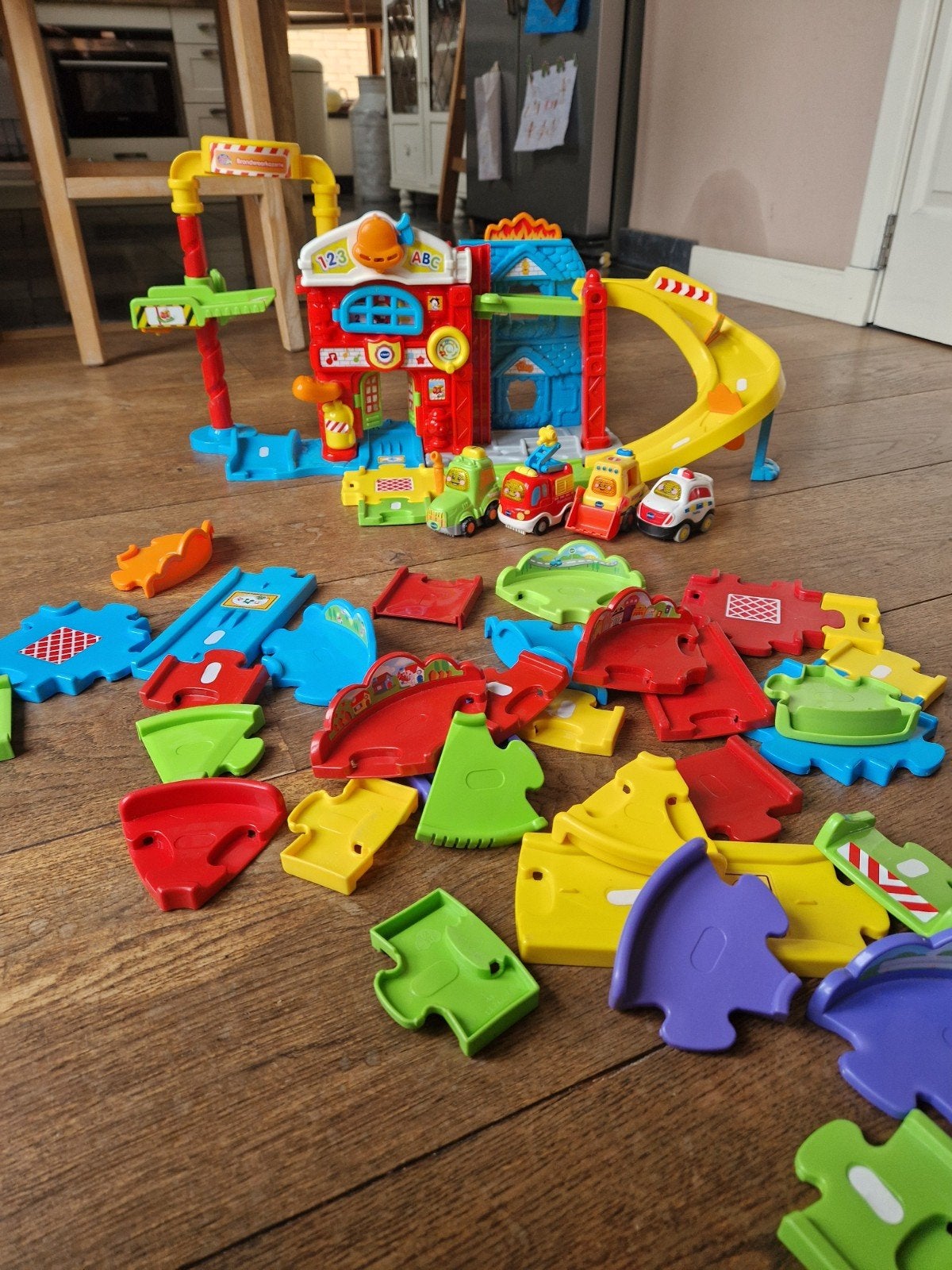 VTech Toet Toet Auto's Brandweerkazerne, wegdelen en auto's, Ophalen, Gebruikt, Overige merken