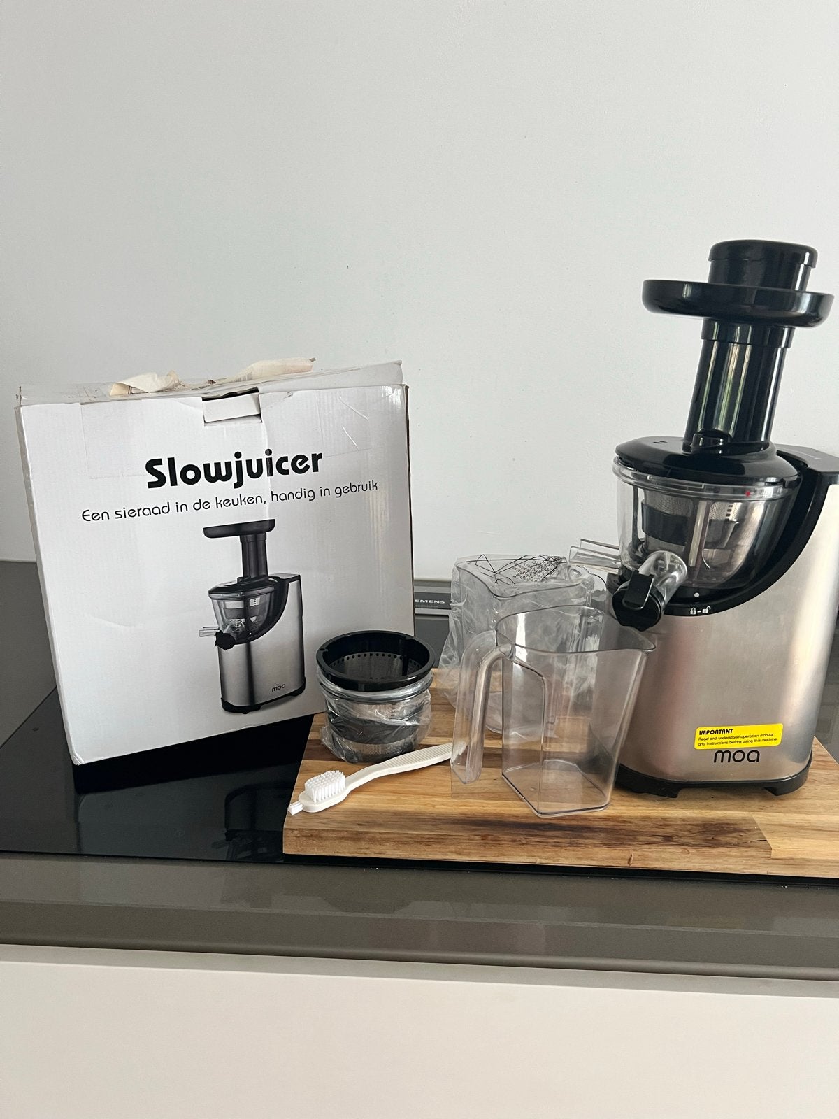Moa Slowjuicer, Ophalen of Verzenden, Zo goed als nieuw, Elektrisch, Slowjuicer