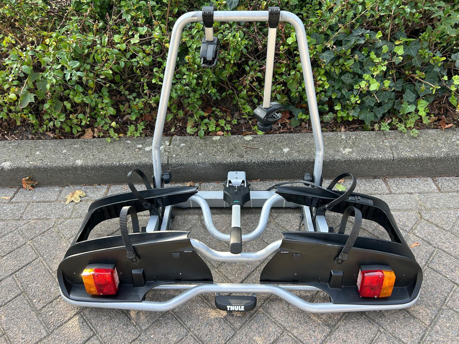 Thule EP916 kantelbare fietsendrager, Auto diversen, Ophalen, Zo goed als nieuw, Brede banden, 2 fietsen