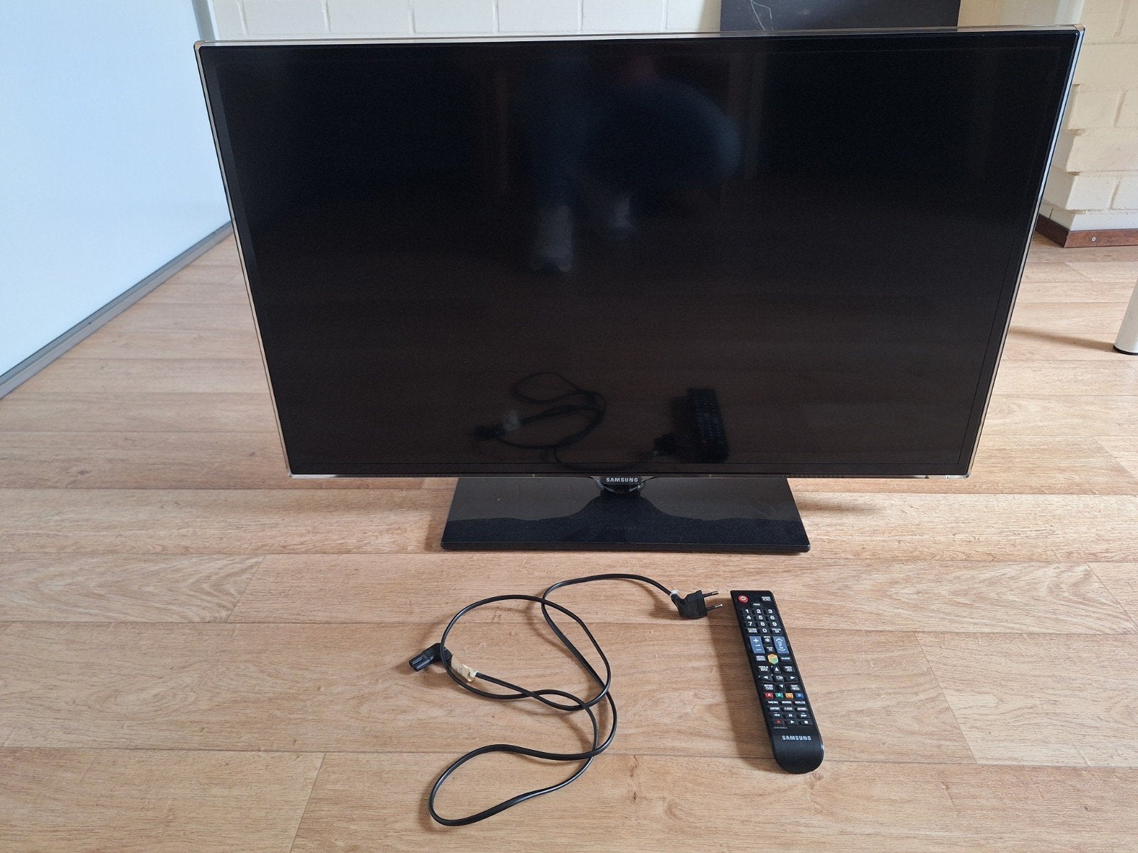Samsung LED TV 37 inch - Goede staat, Ophalen, 50 Hz, 80 tot 100 cm, Samsung