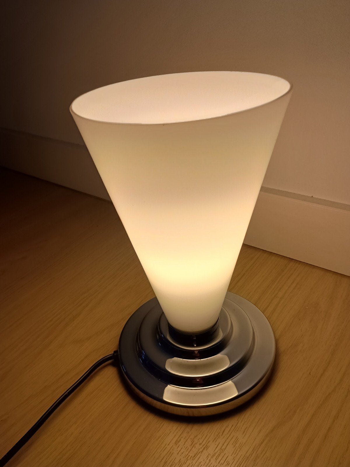 Vintage tafellamp melkglas kelk en chroomvoet Hema, Ophalen of Verzenden