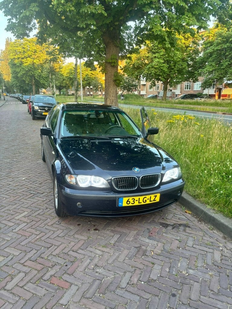 BMW 3-Serie 1.8 I 316 2002 Blauw, Auto's, BMW, Achterwielaandrijving, 1250 kg, Zwart, 4 cilinders